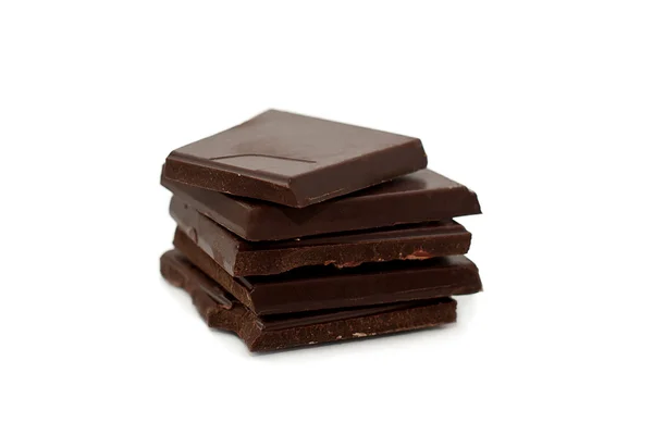 Кусочки шоколада изолированы на белом — стоковое фото