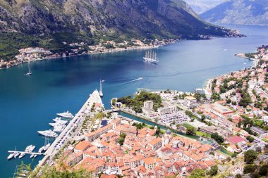 Karadağ - eski ortaçağ Akdeniz kasabası kotor