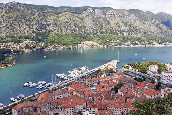 Montenegró - régi középkori mediterrán város kotor — Stock Fotó