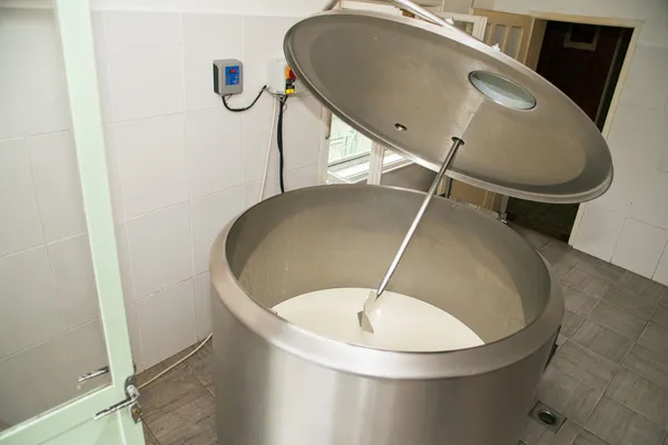 Tanque de refrigeração de leite — Fotografia de Stock