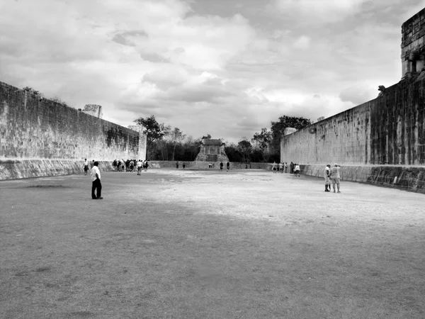 Chichen Itza, Maya top sahası — Stok fotoğraf