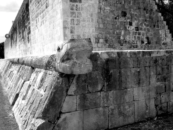 Chichen Itza Mayan Ruins Snake — Stock Photo, Image