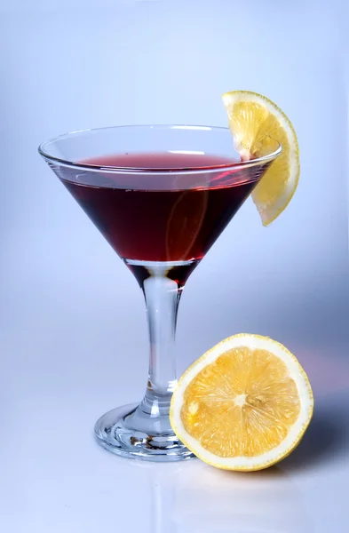 Cocktail drink in vetro decorato — Foto Stock