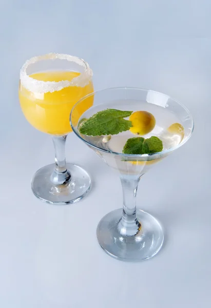Glazen met cocktails — Stockfoto