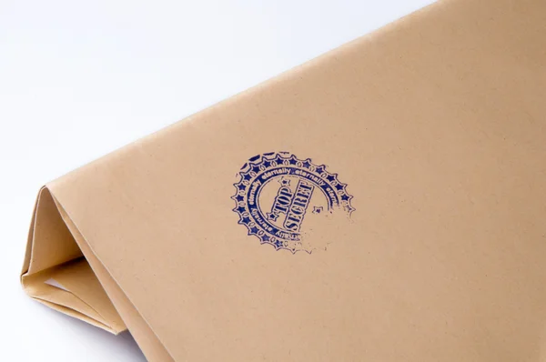 Sobre de correo con un sello de alto secreto —  Fotos de Stock