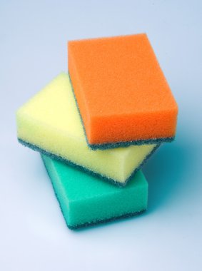 Bulaşıkları yıkamak için renkli sünger