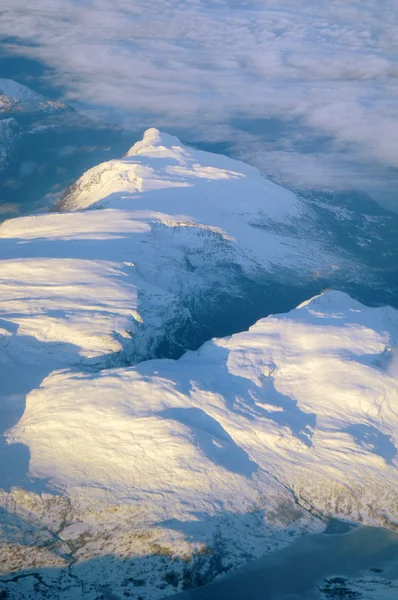 Vista sulle montagne dall'aereo — Foto Stock