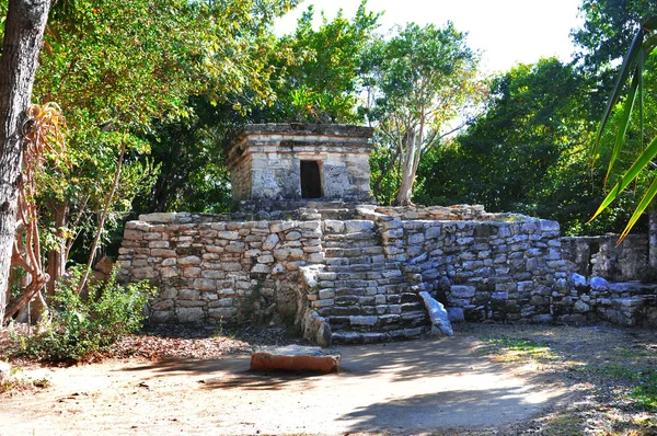 Antigua pirámide maya —  Fotos de Stock