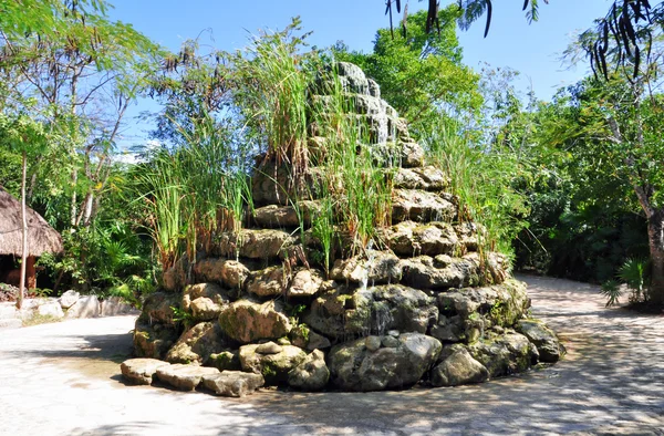 Ancient Mayan pyramid — Stock Photo, Image