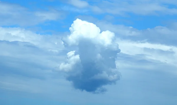 Nube en el cielo — Foto de Stock