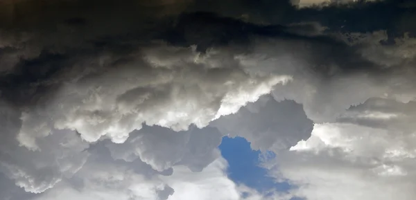 Nubes y cielo — Foto de Stock