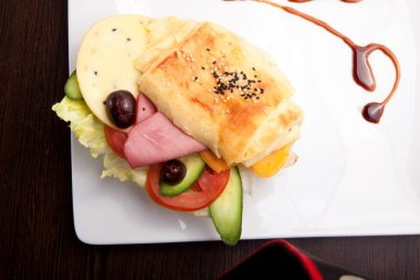 Peynirli sandviç salam