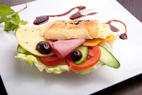Peynirli sandviç salam — Stok fotoğraf