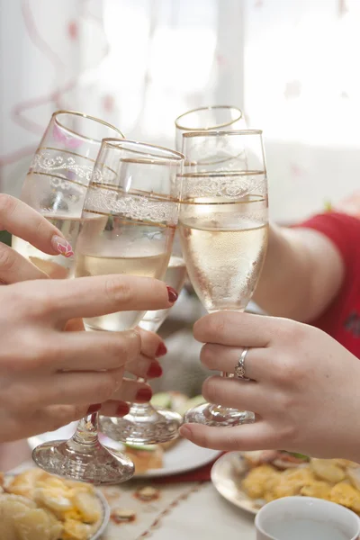 Glasses of champagne stay at the table — Stock Photo, Image