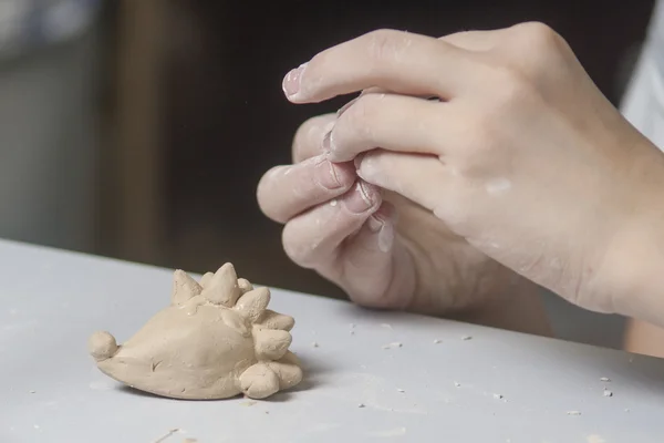 Girl make toyfrom clay — Stock Photo, Image