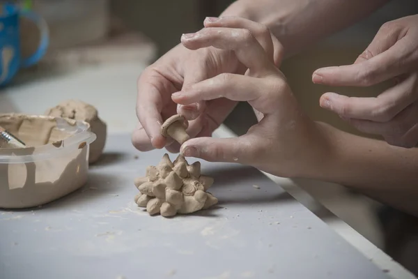 Girl make toyfrom clay — Stock Photo, Image