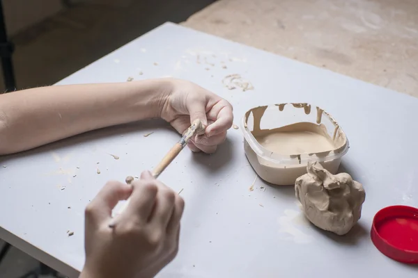 Girl make toyfrom clay — Stock Photo, Image