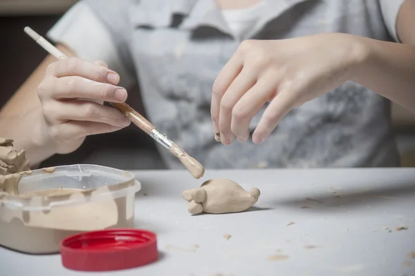 Girl make toyfrom clay — Stock Photo, Image