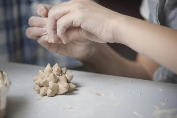 Girl make toyfrom clay — Stock Photo, Image