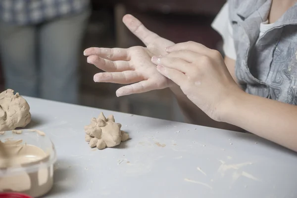 Girl make toyfrom clay — Stock Photo, Image