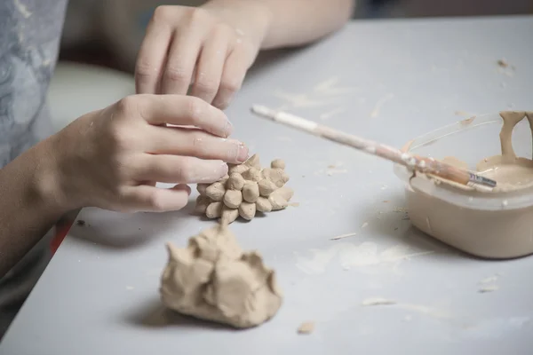 Girl make toy from clay — Stock Photo, Image