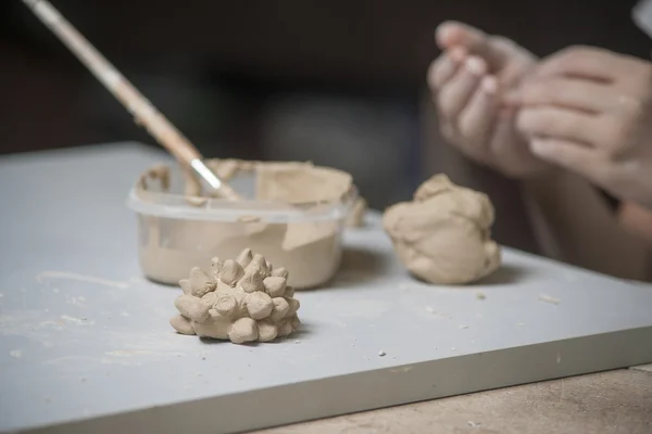 Girl make toy from clay — Stock Photo, Image