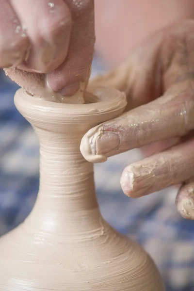 Hands of a potter — Stock Photo, Image