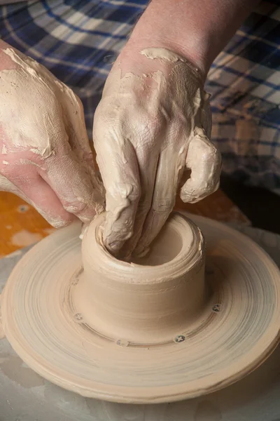 Hands of a potter — Stock Photo, Image