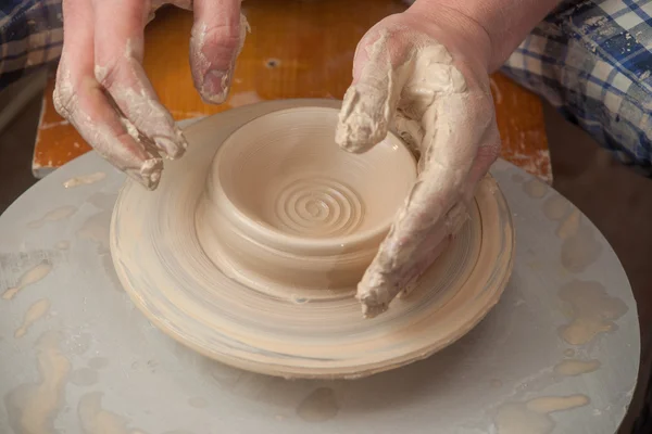 Hands of a potter — Stock Photo, Image