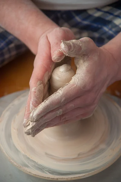 Hands of a potter — Stock Photo, Image