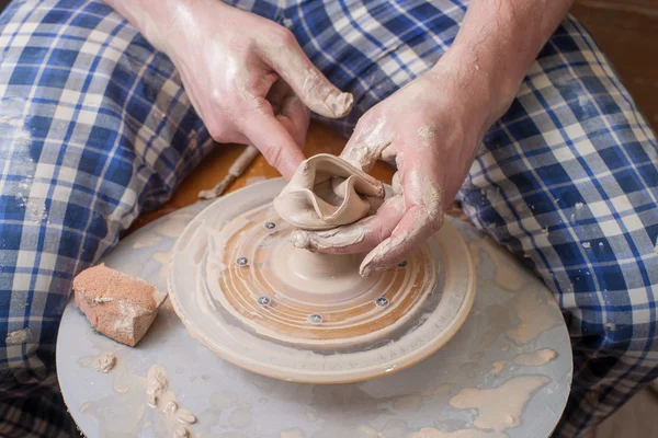 Hands of a potter — Stock Photo, Image