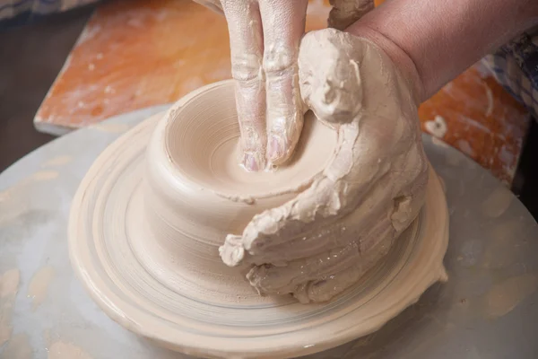 Hands of a potter — Stock Photo, Image