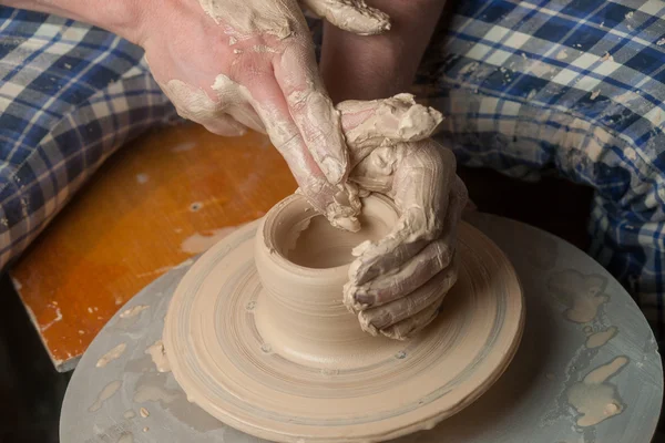 Hands of a potter — Stock Photo, Image