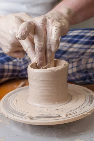 Hands of a potter — Stock Photo, Image