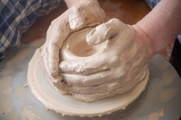 Hands of a potter — Stock Photo, Image