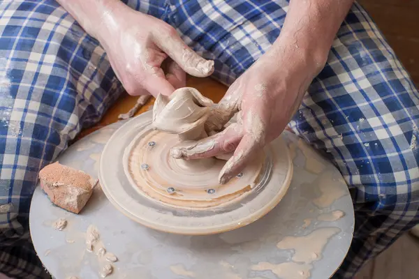 Hands of a potter — Stock Photo, Image