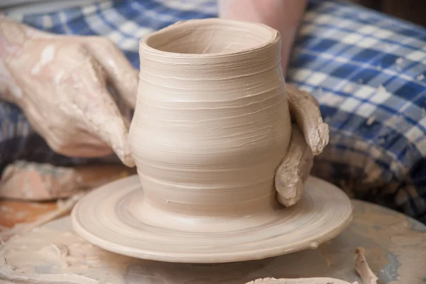 Hands of a potter — Stock Photo, Image