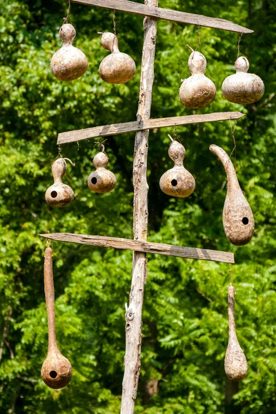 Wiszące Gurda birdhouses — Zdjęcie stockowe