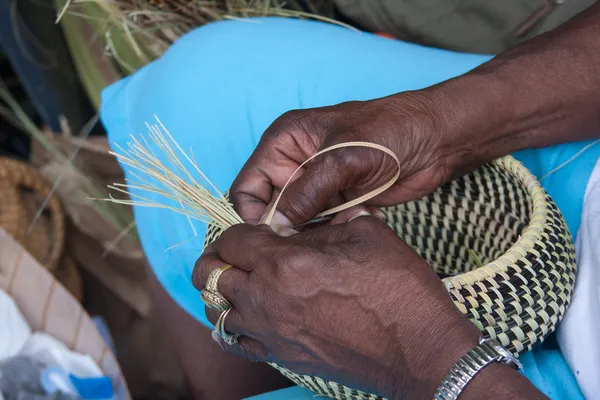 Tessitura del cestino Gullah — Foto Stock