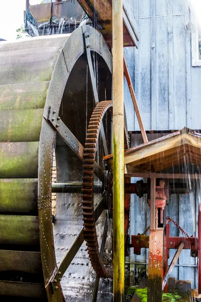 Großes Wasserrad — Stockfoto