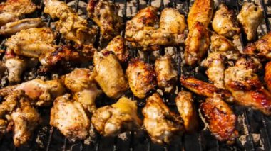Tavuk ızgarada.