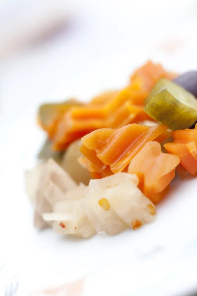 Piatto di verdure sottaceto — Foto Stock