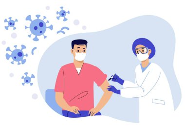 Koruyucu maskeli doktor hastanedeki adama grip aşısı yapıyor. Sağlık, koronavirüs, önleme ve aşılama.