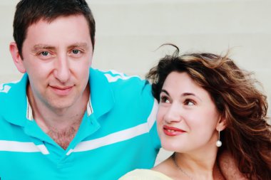 mutlu olgun çift açık havada portresi