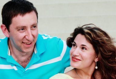 mutlu olgun çift açık havada portresi