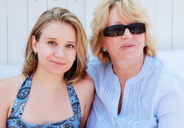 Mother and little daughter on vacation — Stock Photo, Image