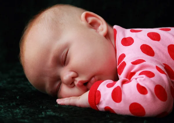 Meisje van de maand-oude slapen — Stockfoto