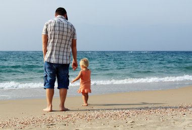 Baba ve kızı tatil, deniz