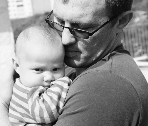 Father holds a baby — Stock Photo, Image