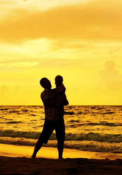 Otec a dcera na dovolené na moři — Stock fotografie
